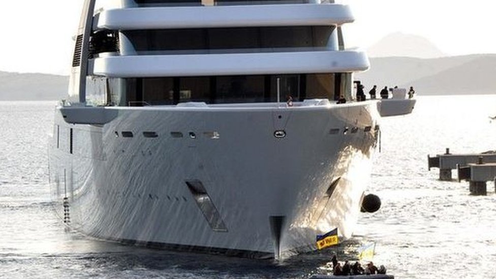 Roman Abramovich’s Legal Team Challenges Left Party Over 2021 Article on Superyacht Allegations