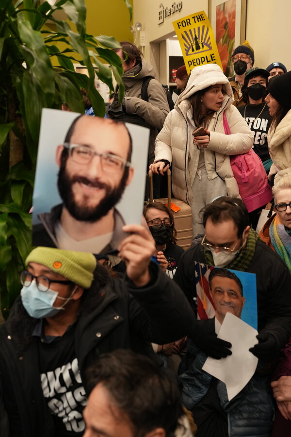 Manhattan Protesters Storm Hilton Hotel After False ICE Claim, Face Mass Arrests