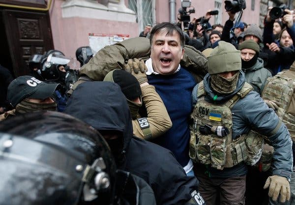Ukrainian Draft Officers Detain TV Editor in Kiev