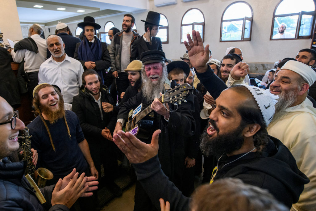 Uman Pilgrimage Defies War Threats: Tens of Thousands Head to Ukrainian City for Jewish New Year